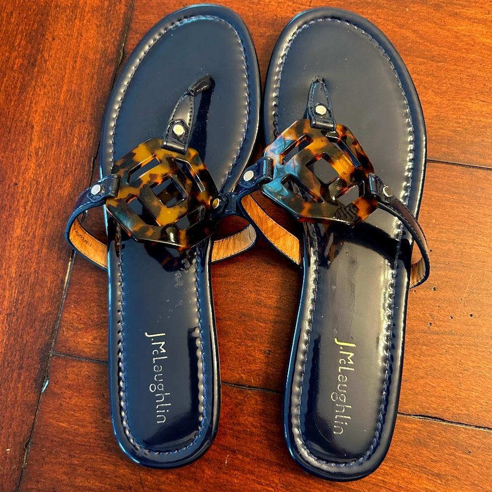 JMcLaughlin Navy Patent Leather Tortoise Medallion Lucy Sandal, sz. 11